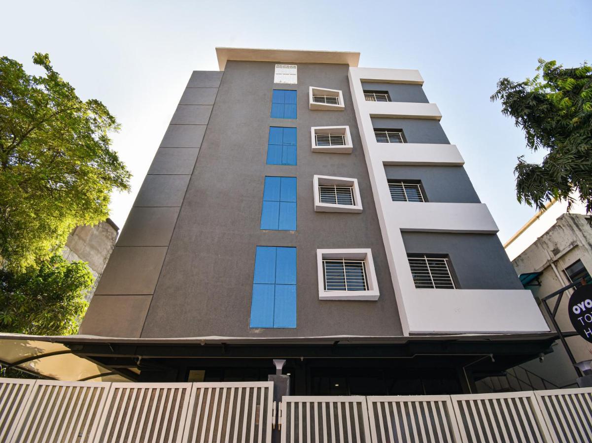 Oyo Townhouse 498 Hotel Western นาคปุระ ภายนอก รูปภาพ