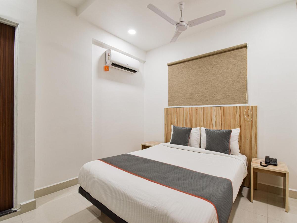 Oyo Townhouse 498 Hotel Western นาคปุระ ภายนอก รูปภาพ